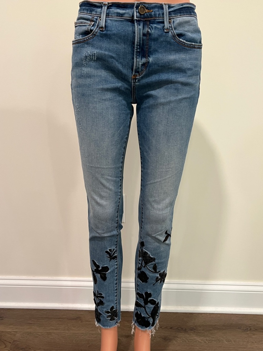 DRIFTWOOD Classic Fit Jackie Ankle Jeans with Black Floral Embroidery Size 27